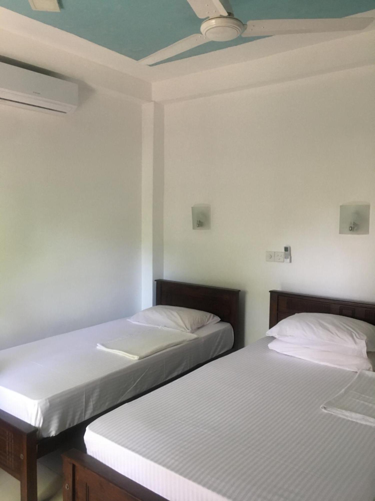 Anthony Guesthouse Хіккадува Екстер'єр фото