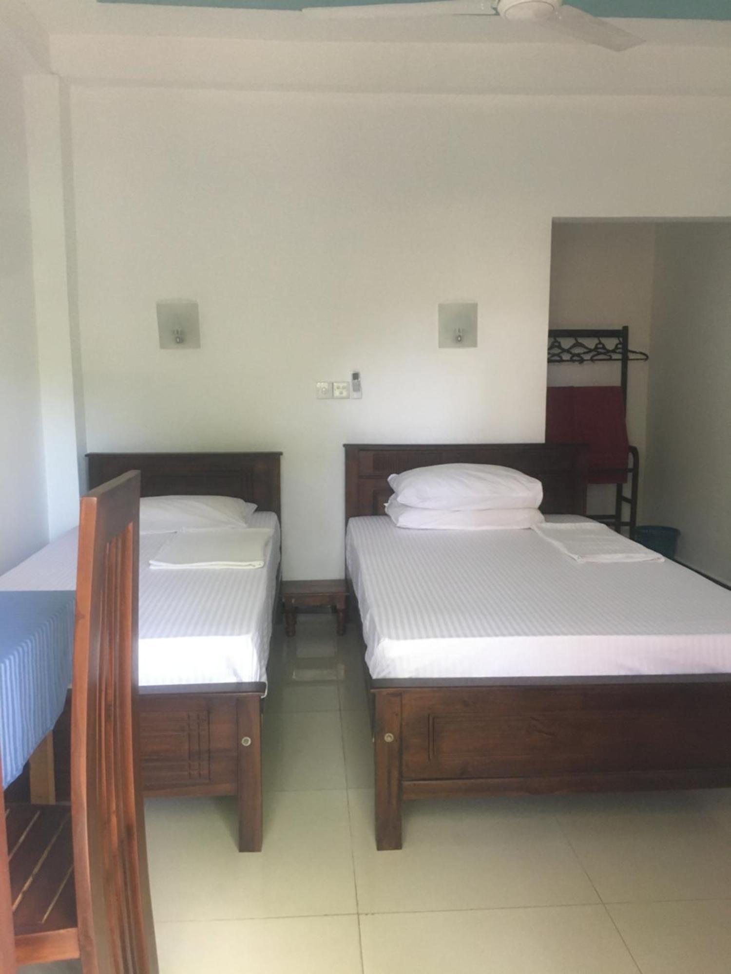 Anthony Guesthouse Хіккадува Екстер'єр фото